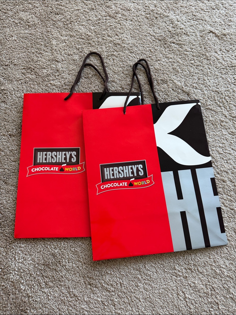 HERSHEY'S Red Chocolate World Gift Bags - Set of 2